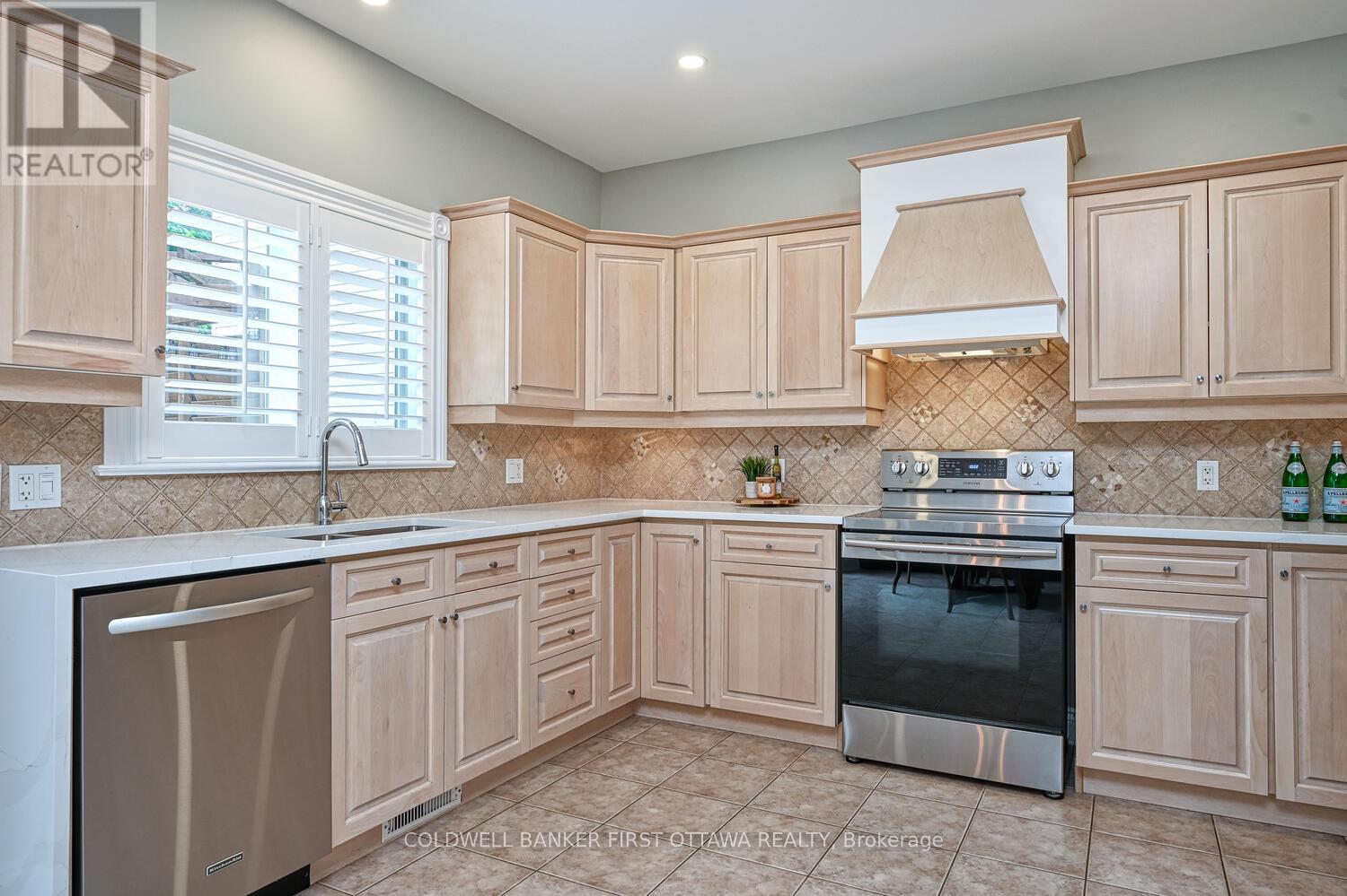 105 Sirocco Crescent, Ottawa, Ontario  K2S 2C9 - Photo 17 - X12557134