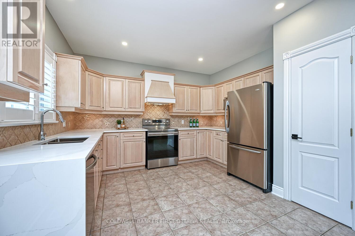 105 Sirocco Crescent, Ottawa, Ontario  K2S 2C9 - Photo 18 - X12557134