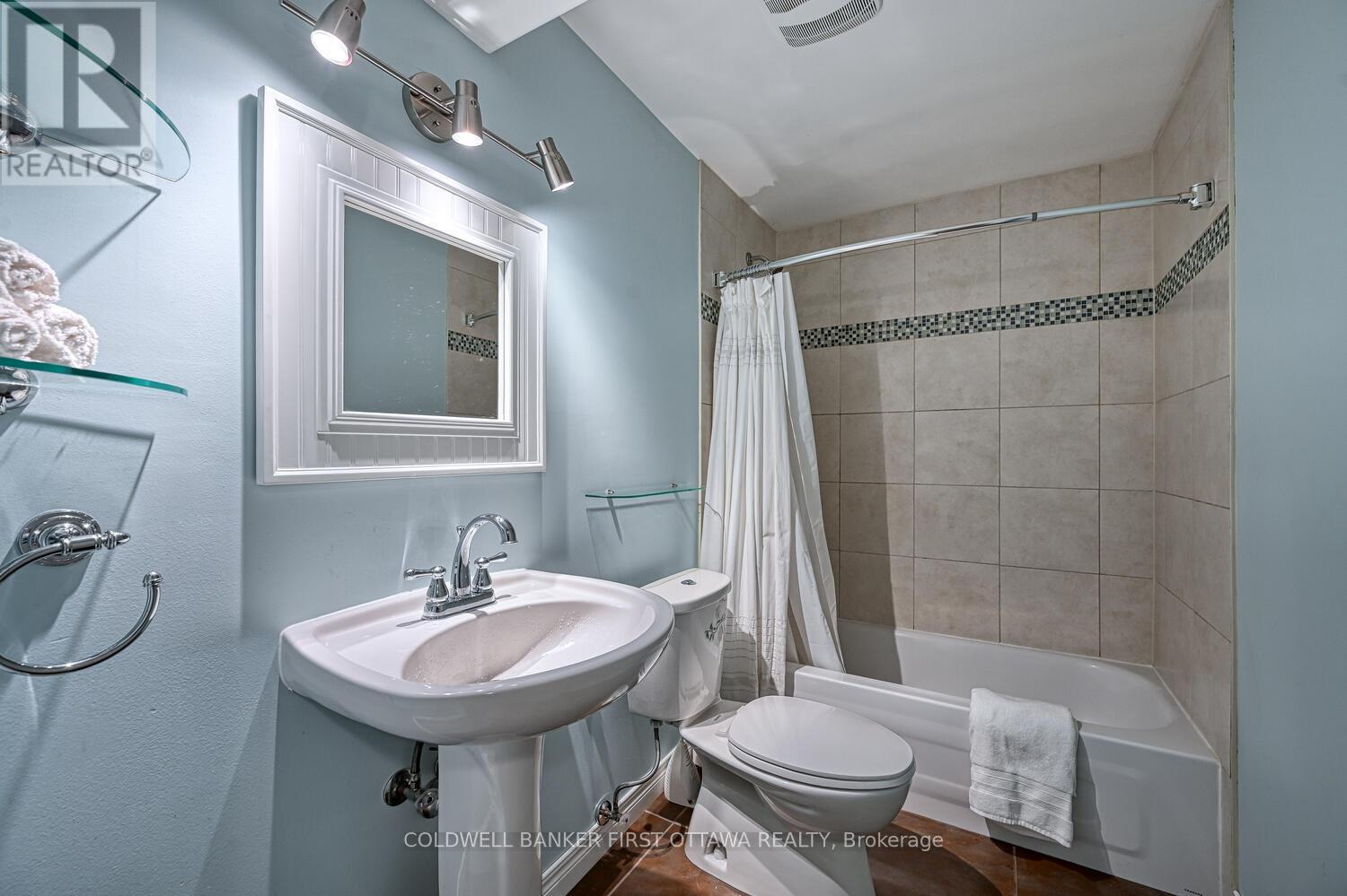 105 Sirocco Crescent, Ottawa, Ontario  K2S 2C9 - Photo 36 - X12557134