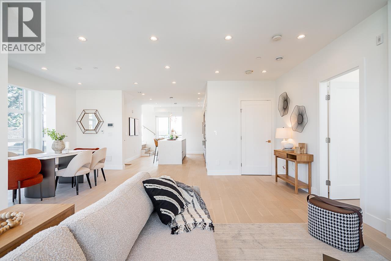 2 434 E 1st Street, North Vancouver, British Columbia  V7L 1B7 - Photo 4 - R3068566