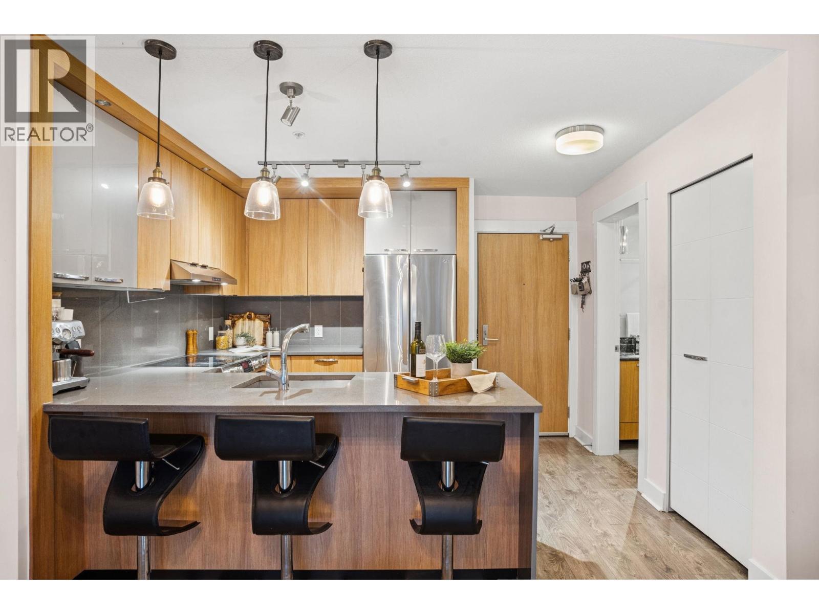 303 733 W 14 Street, North Vancouver, British Columbia  V7M 0C6 - Photo 10 - R3068593