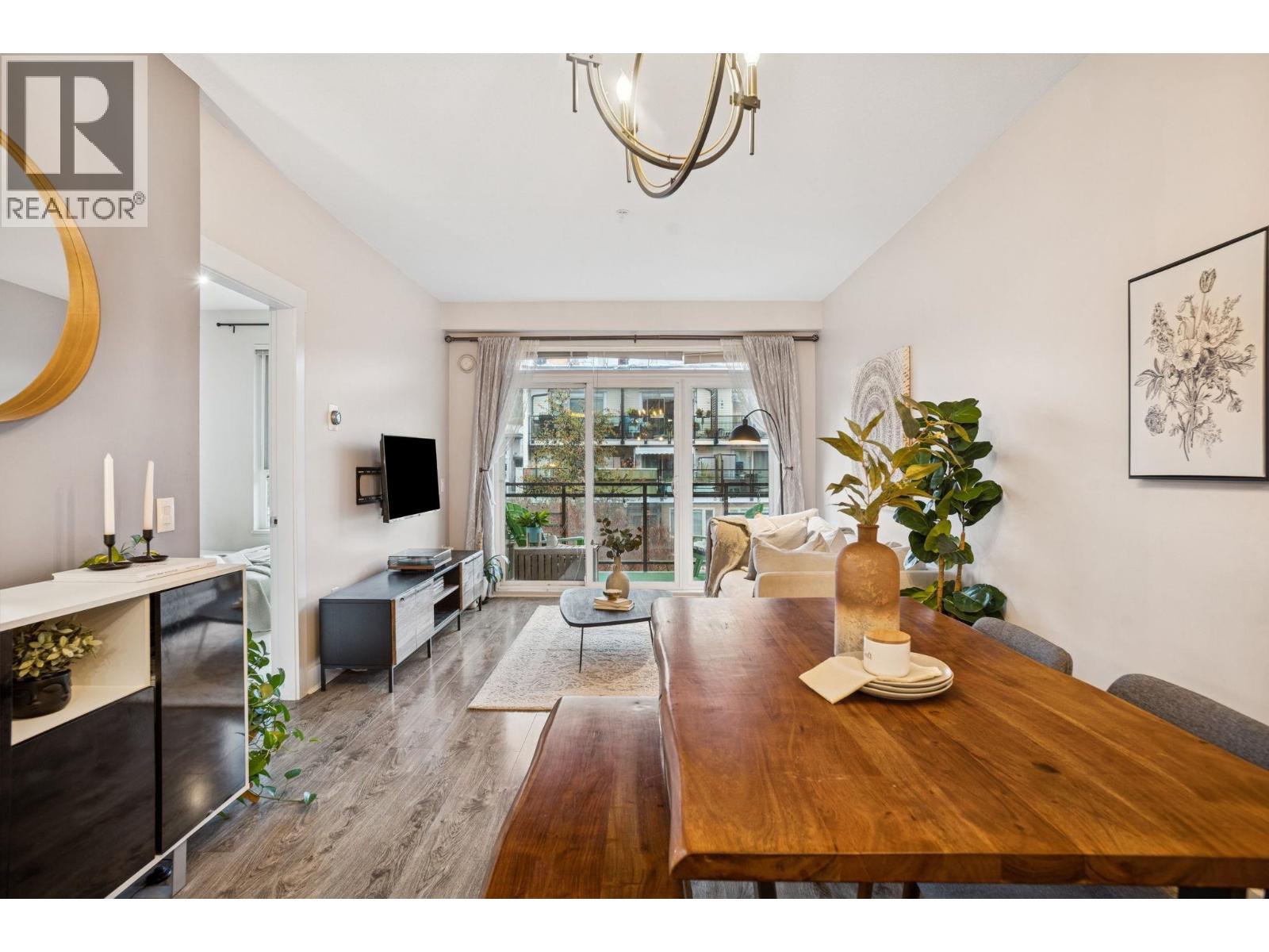 303 733 W 14 Street, North Vancouver, British Columbia  V7M 0C6 - Photo 2 - R3068593