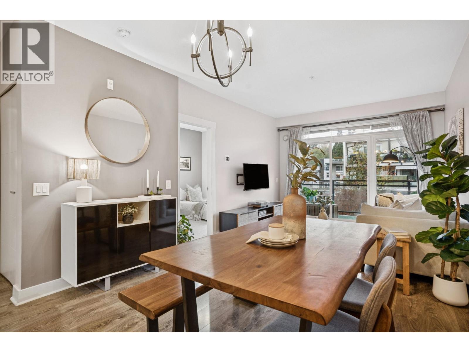 303 733 W 14 Street, North Vancouver, British Columbia  V7M 0C6 - Photo 3 - R3068593