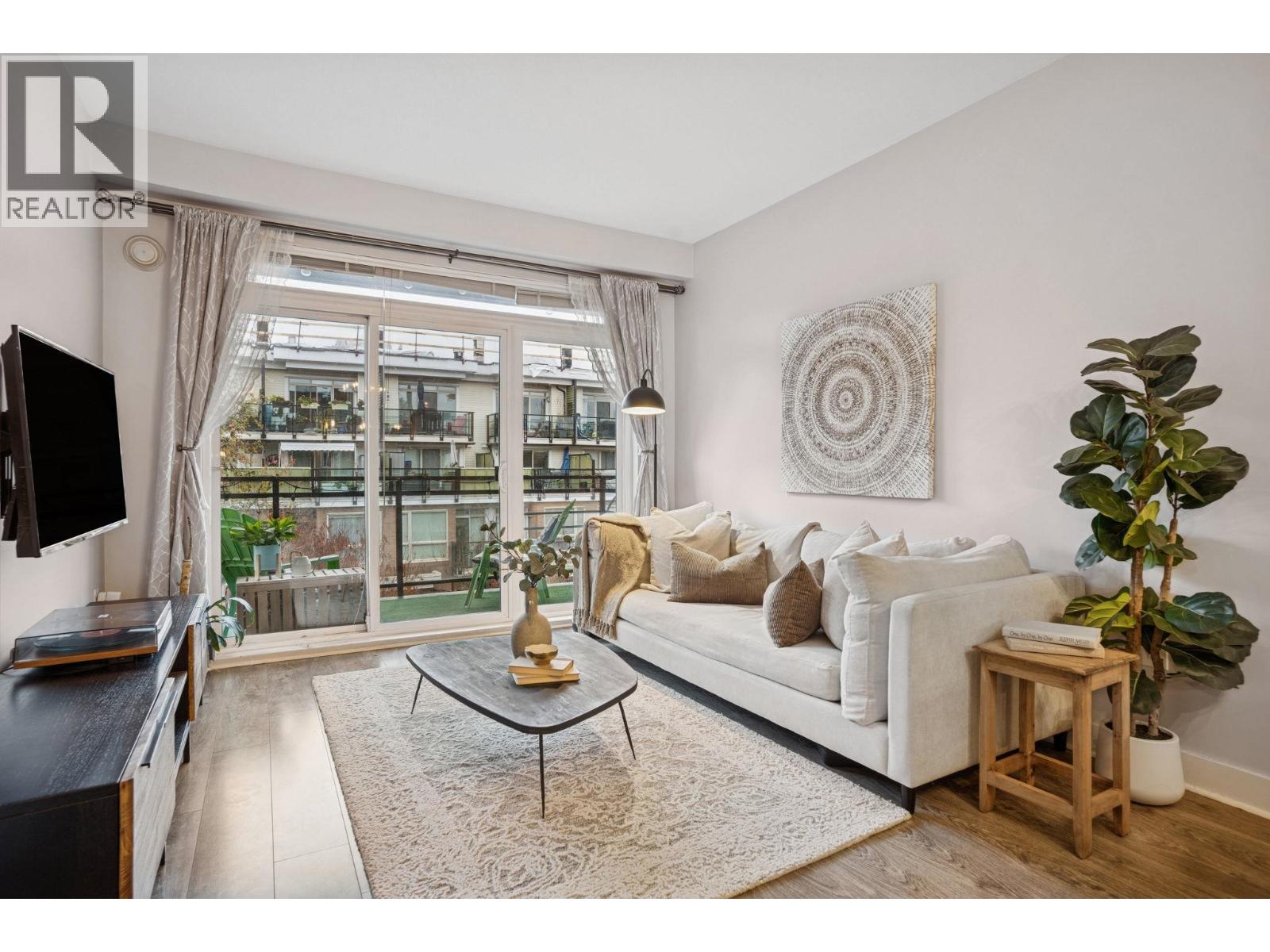 303 733 W 14 Street, North Vancouver, British Columbia  V7M 0C6 - Photo 4 - R3068593