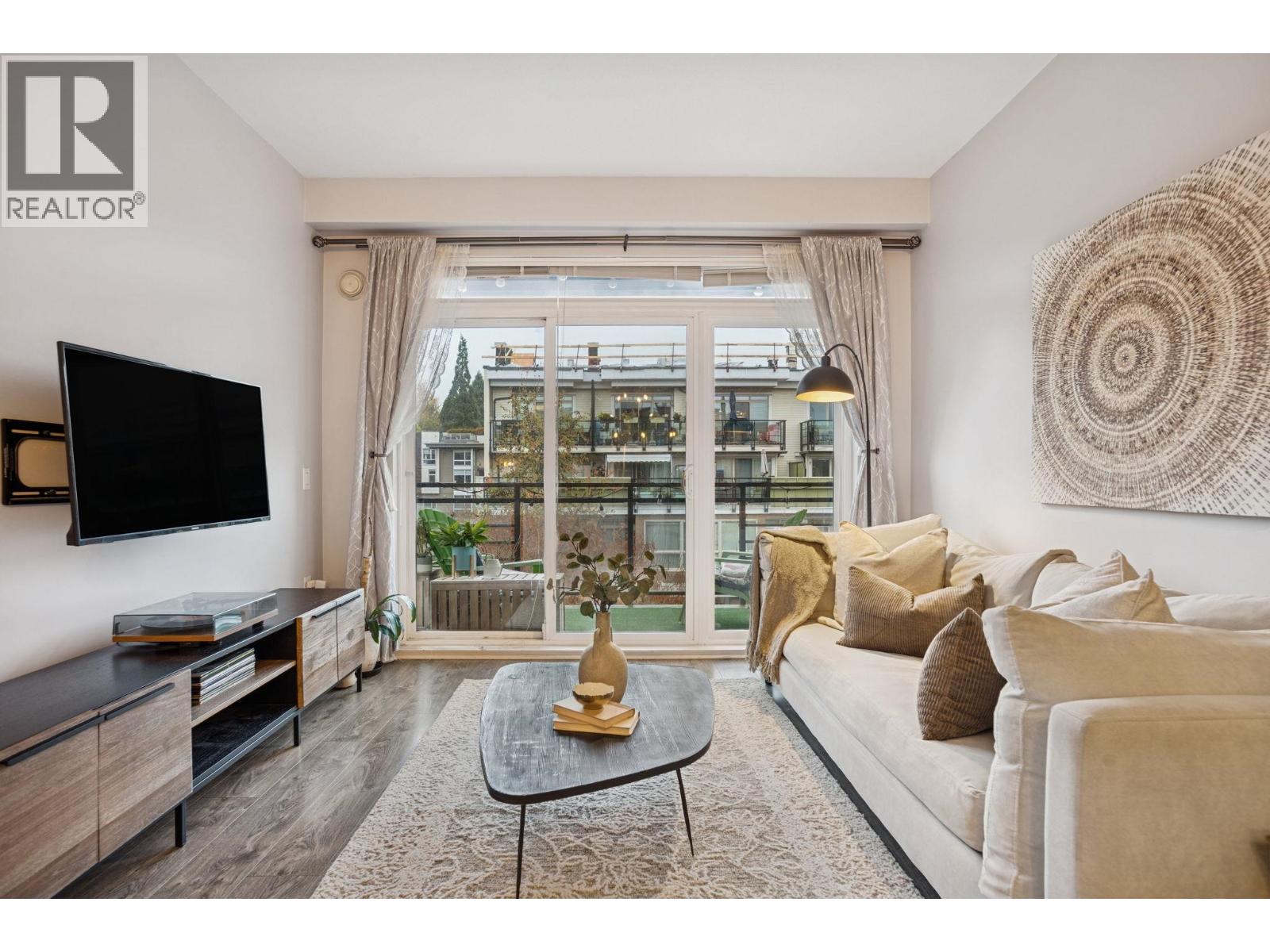 303 733 W 14 Street, North Vancouver, British Columbia  V7M 0C6 - Photo 5 - R3068593