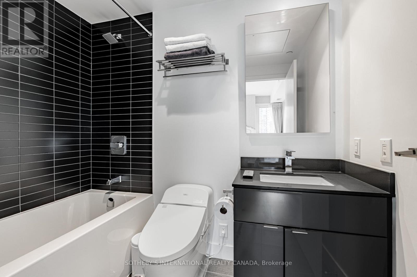 4511 - 7 Grenville Street, Toronto, Ontario  M4Y 0E9 - Photo 17 - C12557138