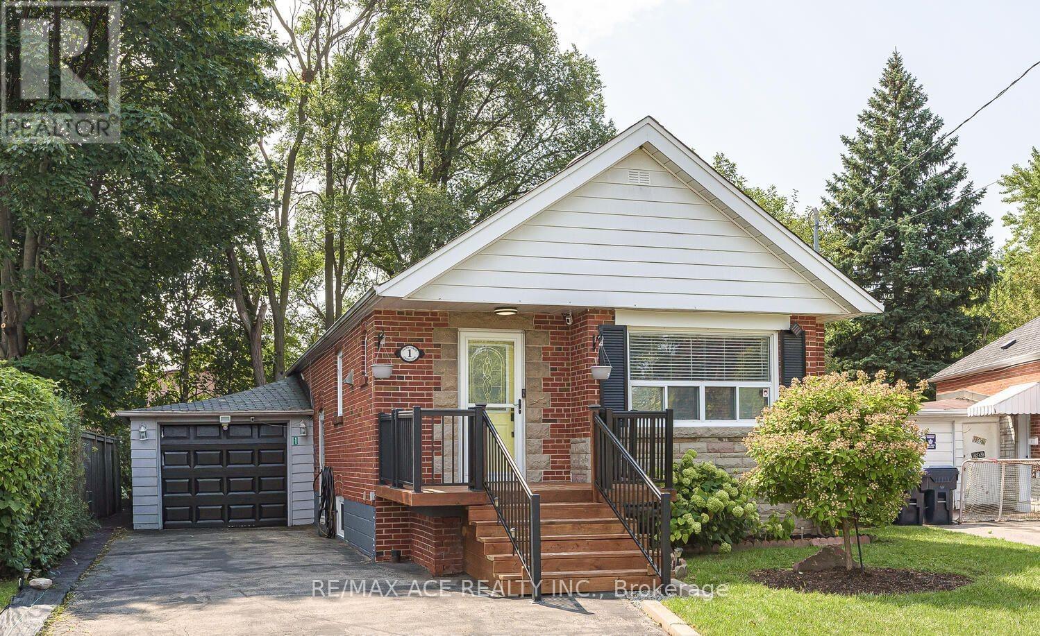 MAIN - 1 FAIRBOURNE CRESCENT, Toronto, Ontario