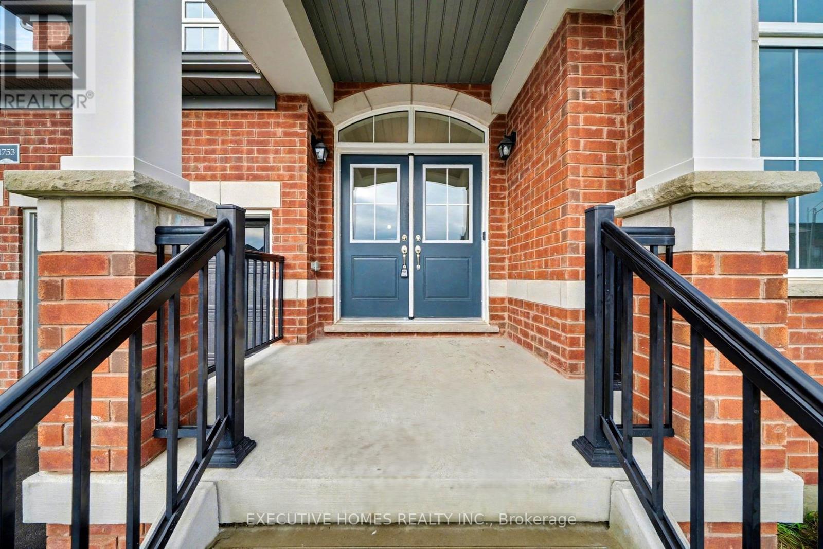 1753 Emberton Way, Innisfil, Ontario  L9S 0N4 - Photo 3 - N12555980