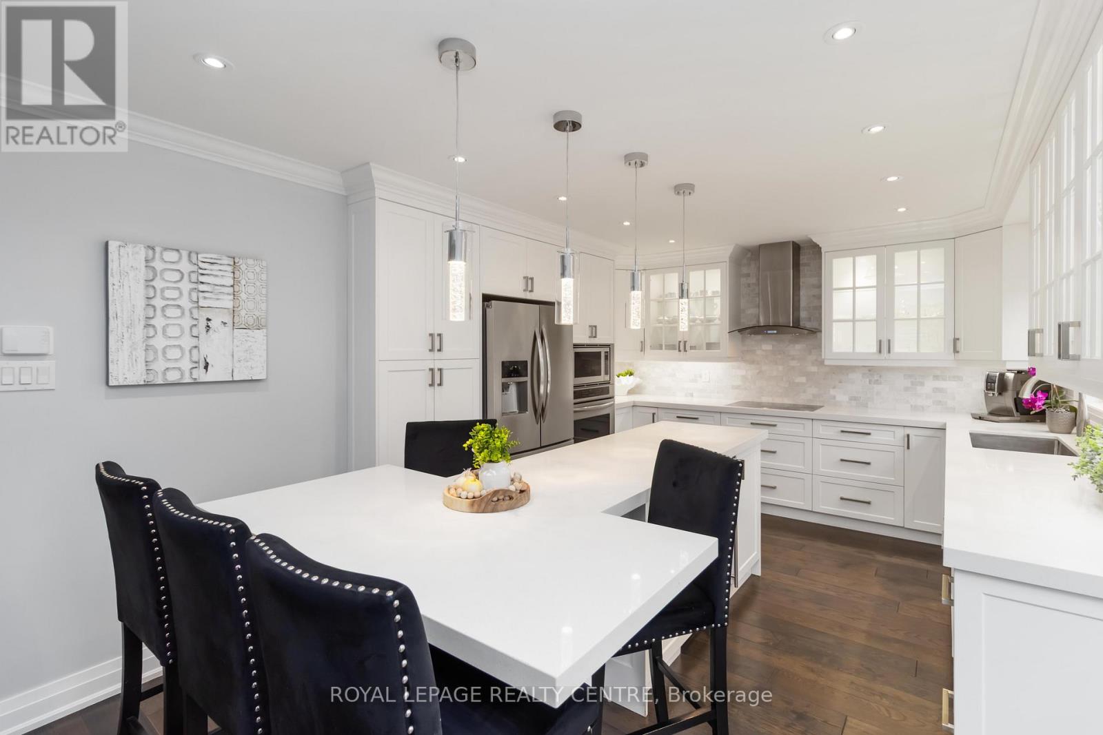 466 Malaga Road, Mississauga, Ontario  L5B 3W2 - Photo 4 - W12510290