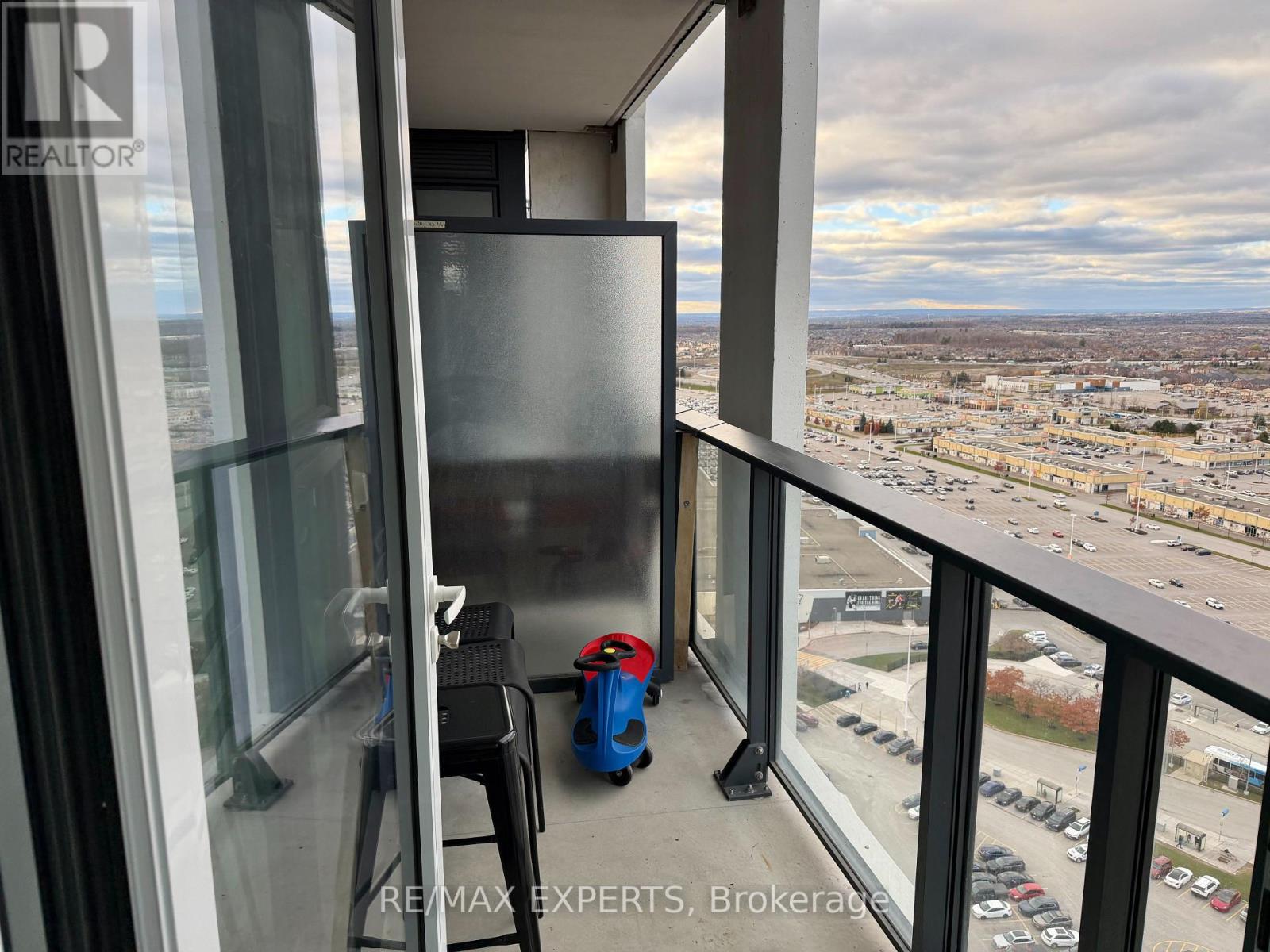 2424 - 9000 Jane Street, Vaughan, Ontario  L4K 0M6 - Photo 11 - N12557122