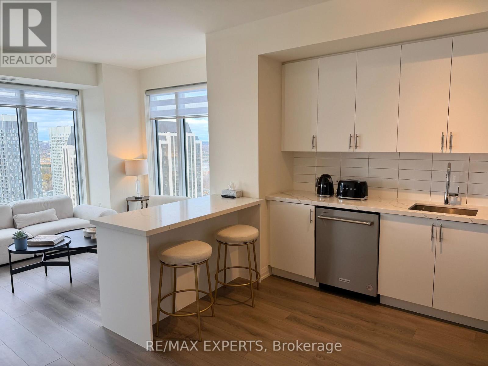 2424 - 9000 Jane Street, Vaughan, Ontario  L4K 0M6 - Photo 3 - N12557122