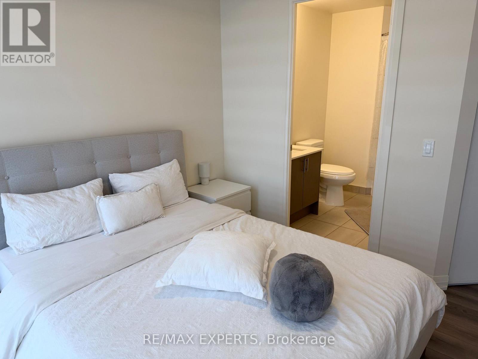 2424 - 9000 Jane Street, Vaughan, Ontario  L4K 0M6 - Photo 9 - N12557122