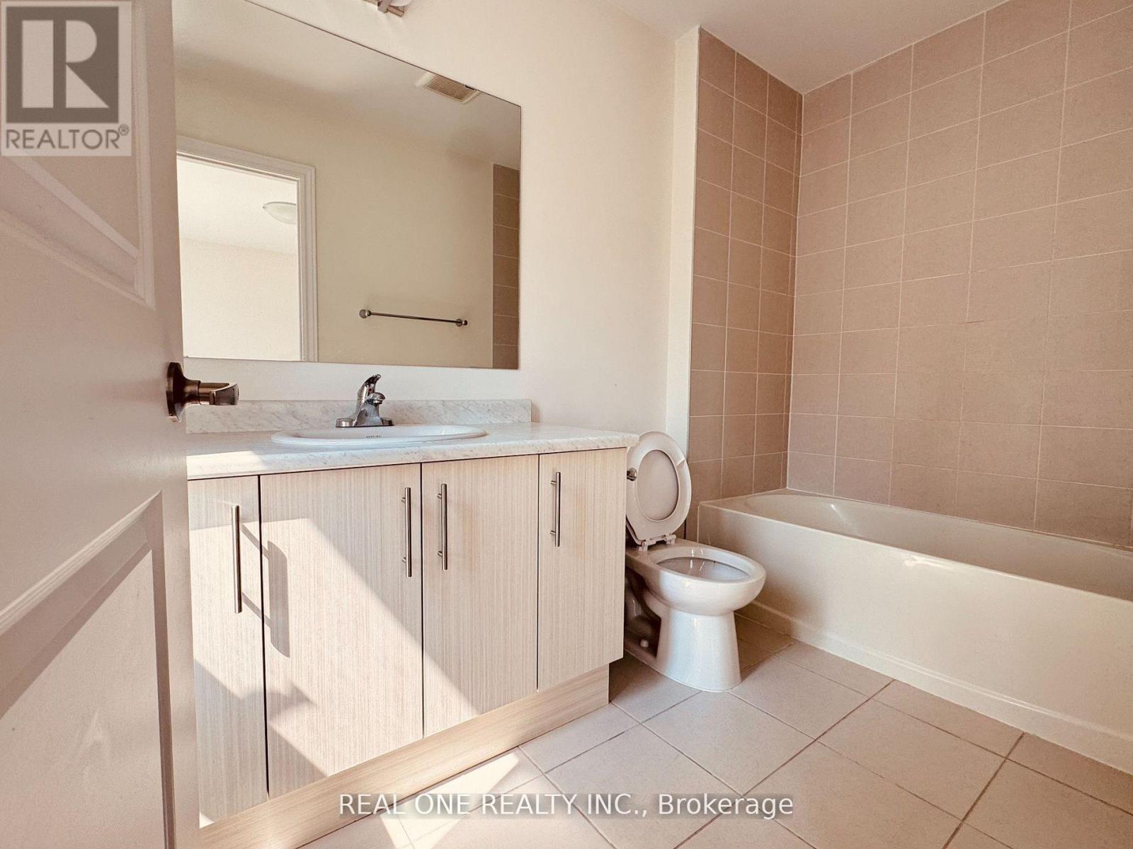 70 Chicago Lane, Markham, Ontario  L6E 0V6 - Photo 10 - N12557130