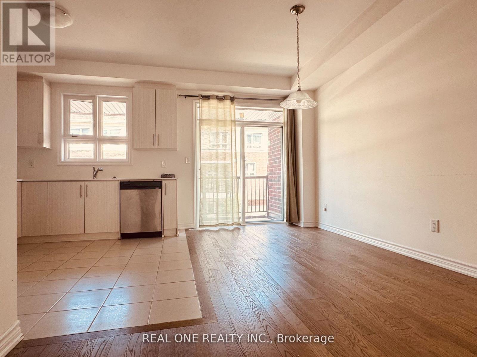 70 Chicago Lane, Markham, Ontario  L6E 0V6 - Photo 3 - N12557130