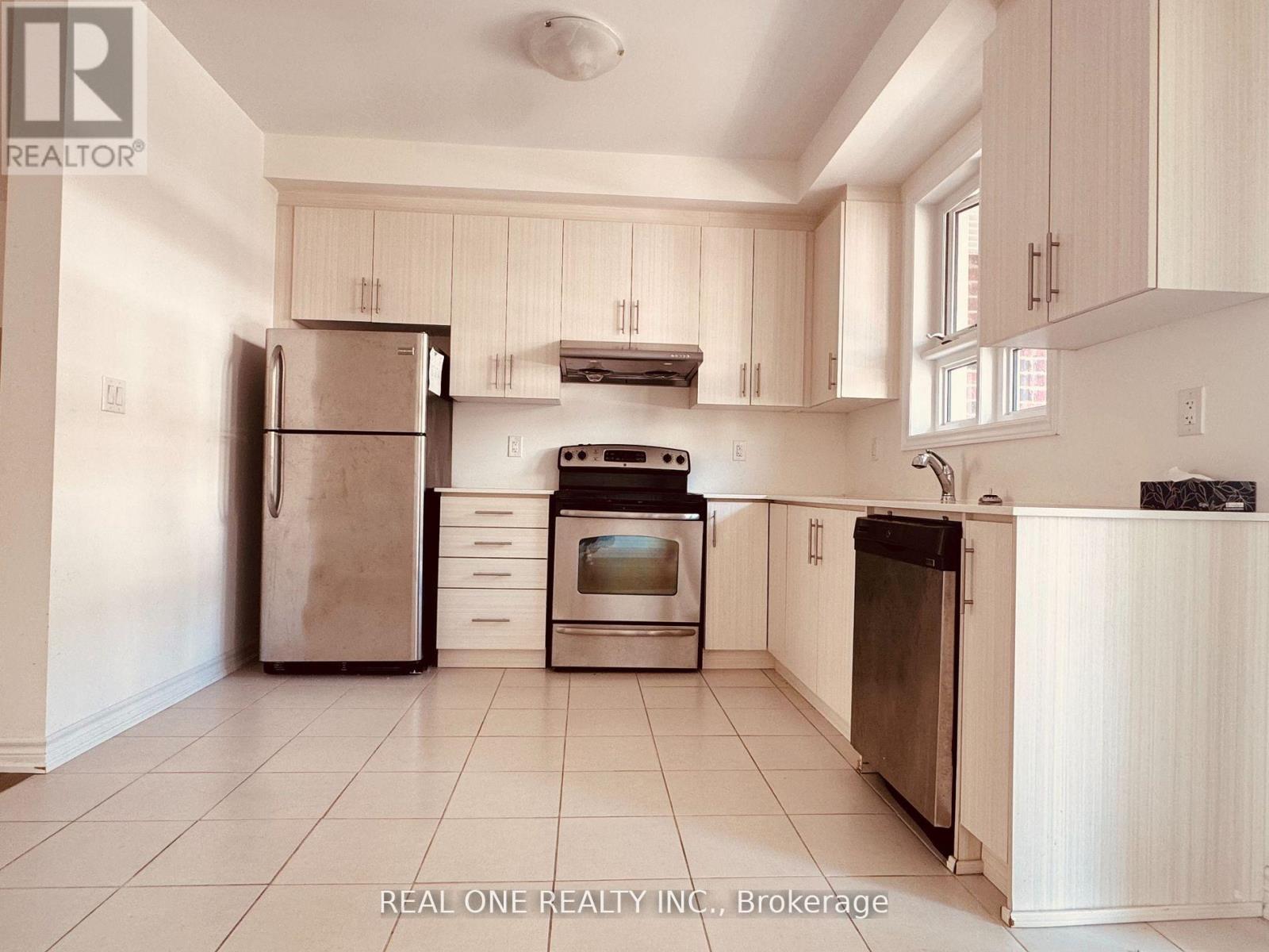 70 Chicago Lane, Markham, Ontario  L6E 0V6 - Photo 4 - N12557130