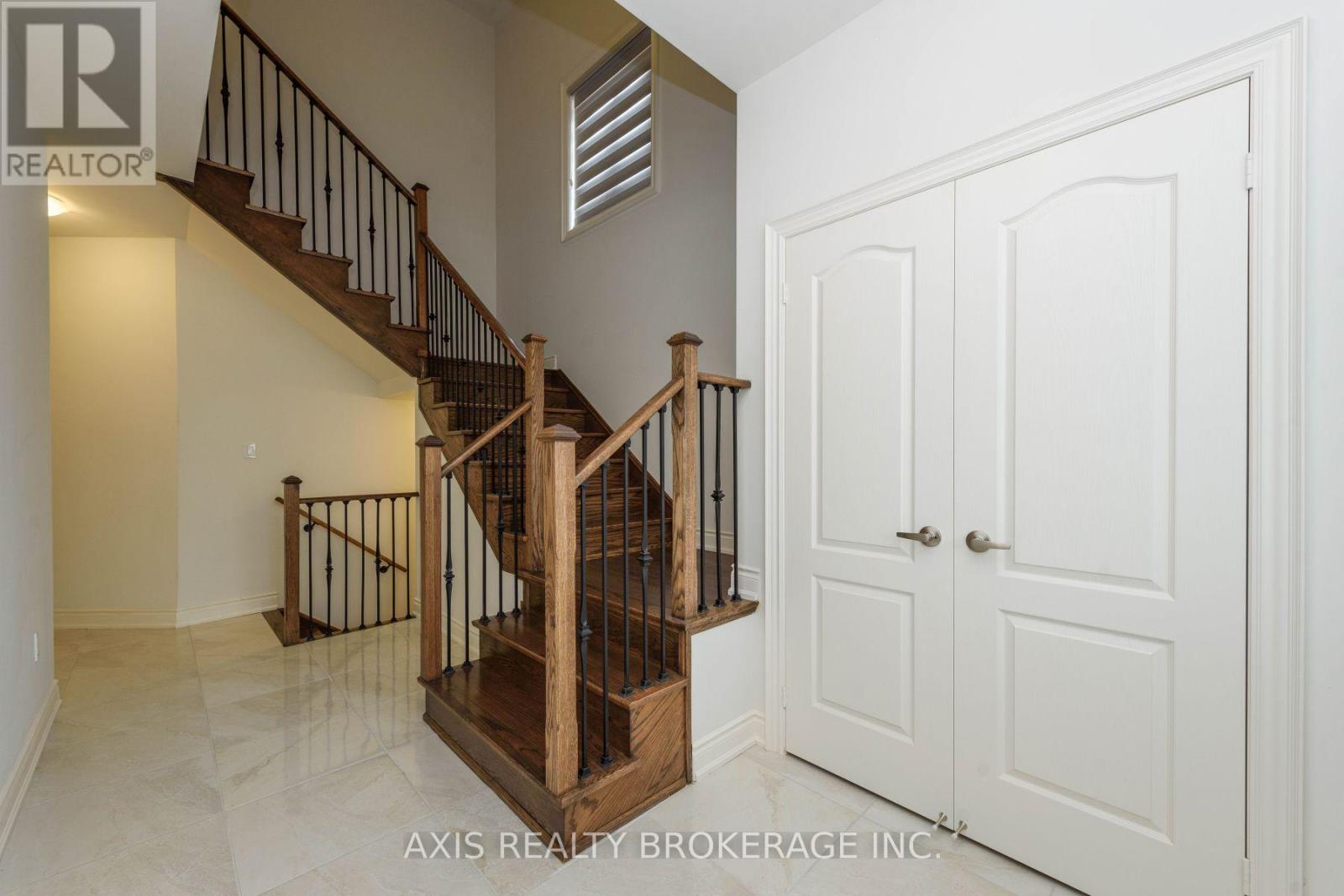 4015 Eternity Way, Oakville, Ontario  L6H 7B6 - Photo 4 - W12557108