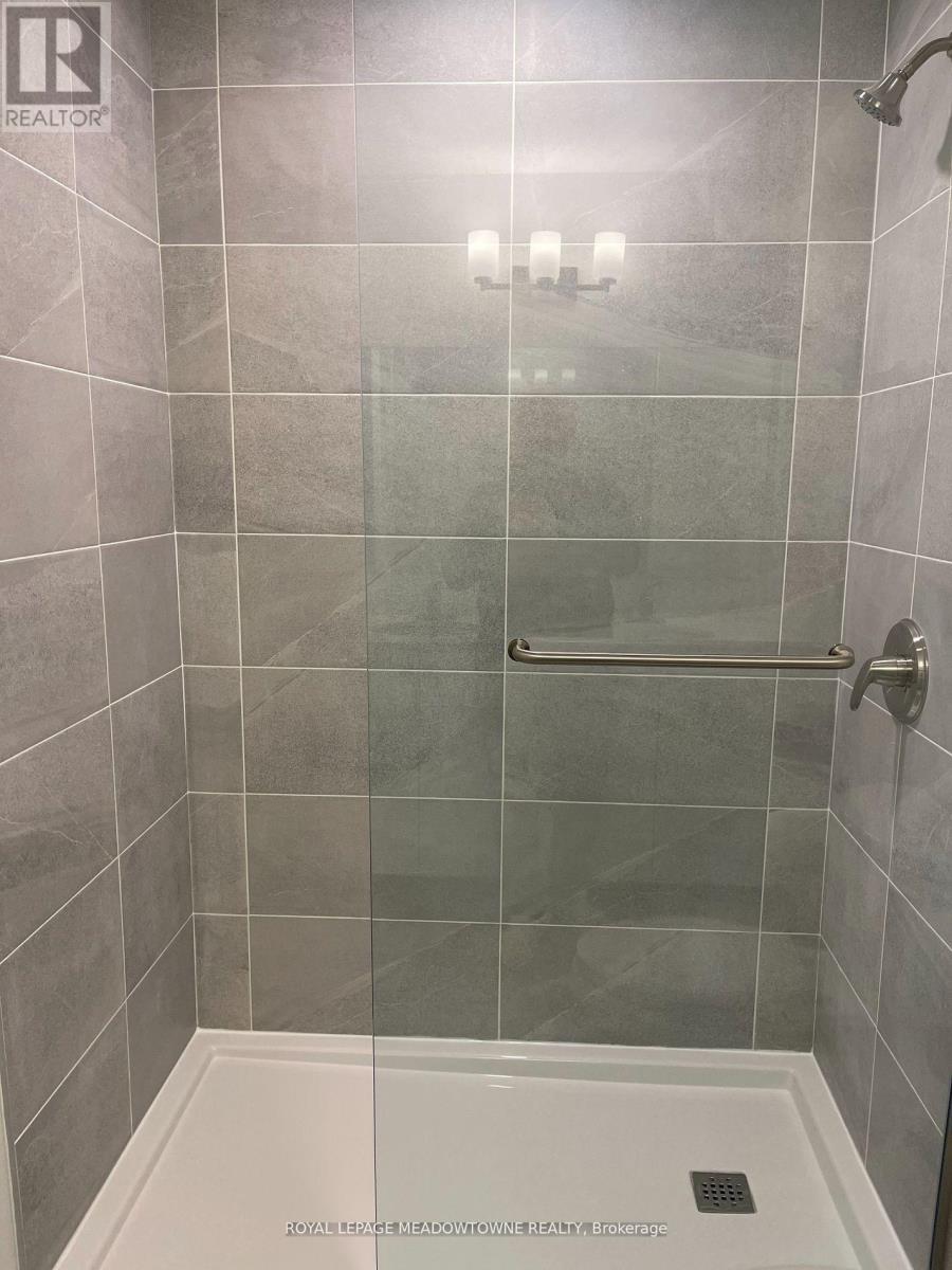 407 - 19b West Street N, Kawartha Lakes, Ontario  K9V 1C4 - Photo 5 - X12557110