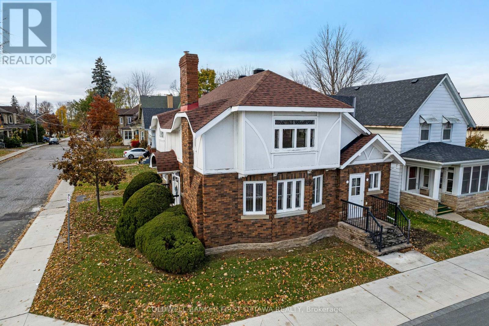 2 Gladstone Avenue, Smiths Falls, Ontario K7A 1R3 - Photo 4 - X12557184