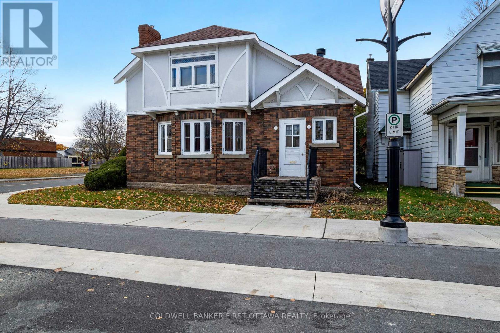 2 Gladstone Avenue, Smiths Falls, Ontario K7A 1R3 - Photo 5 - X12557184