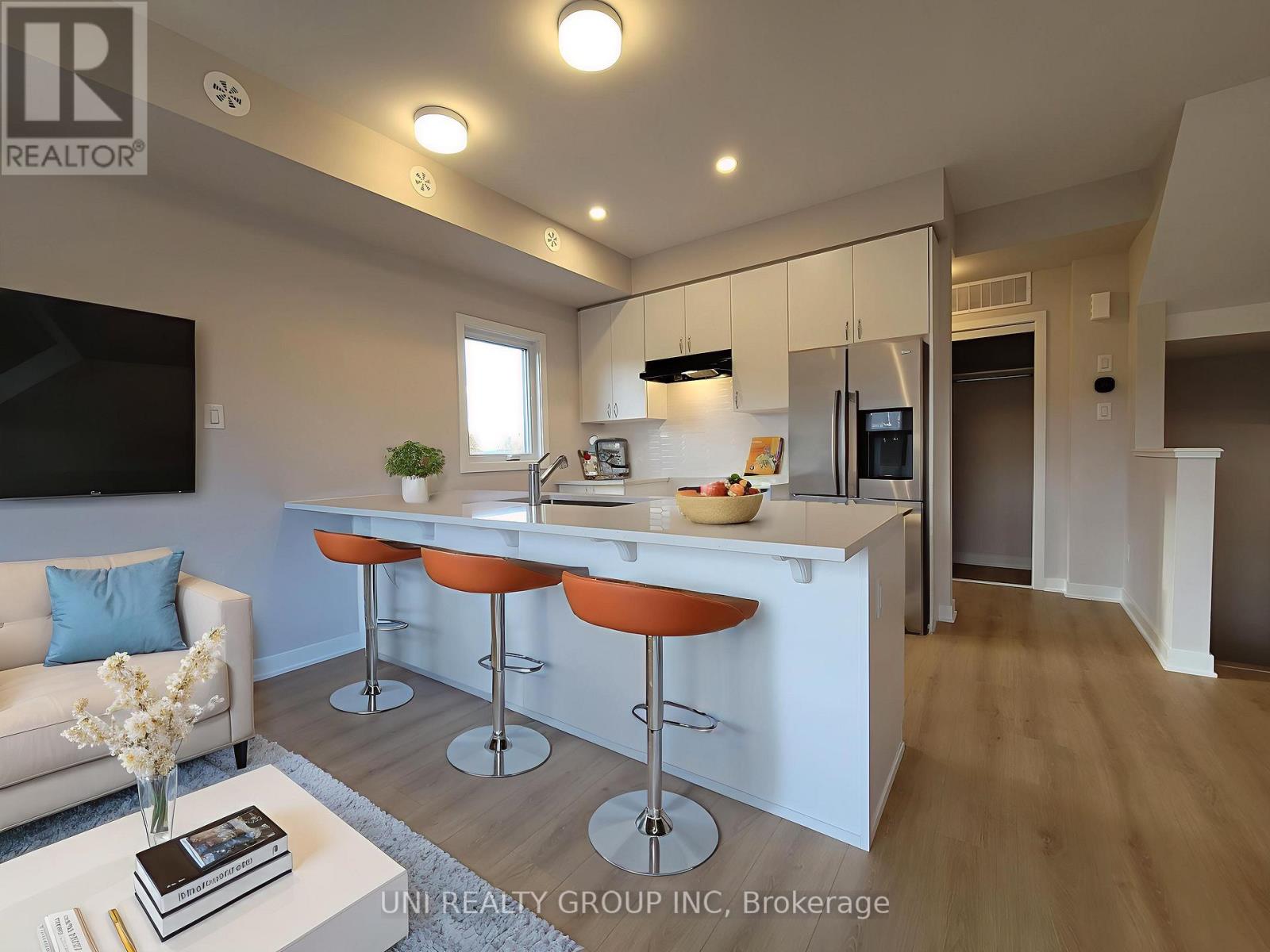 702 Mishi Private, Ottawa, Ontario K1K 5C5 - Photo 13 - X12557132