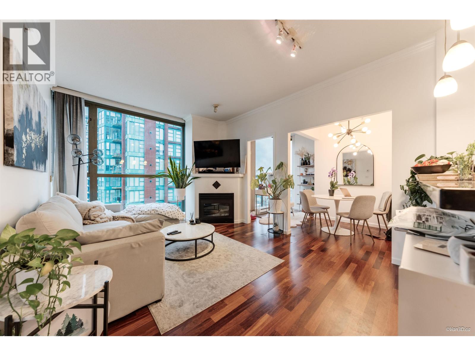 2104 928 Richards Street, Vancouver, British Columbia  V6B 6P6 - Photo 2 - R3068505