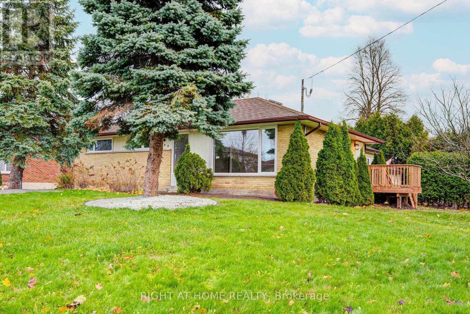 705 GLENFOREST STREET, Oshawa, Ontario