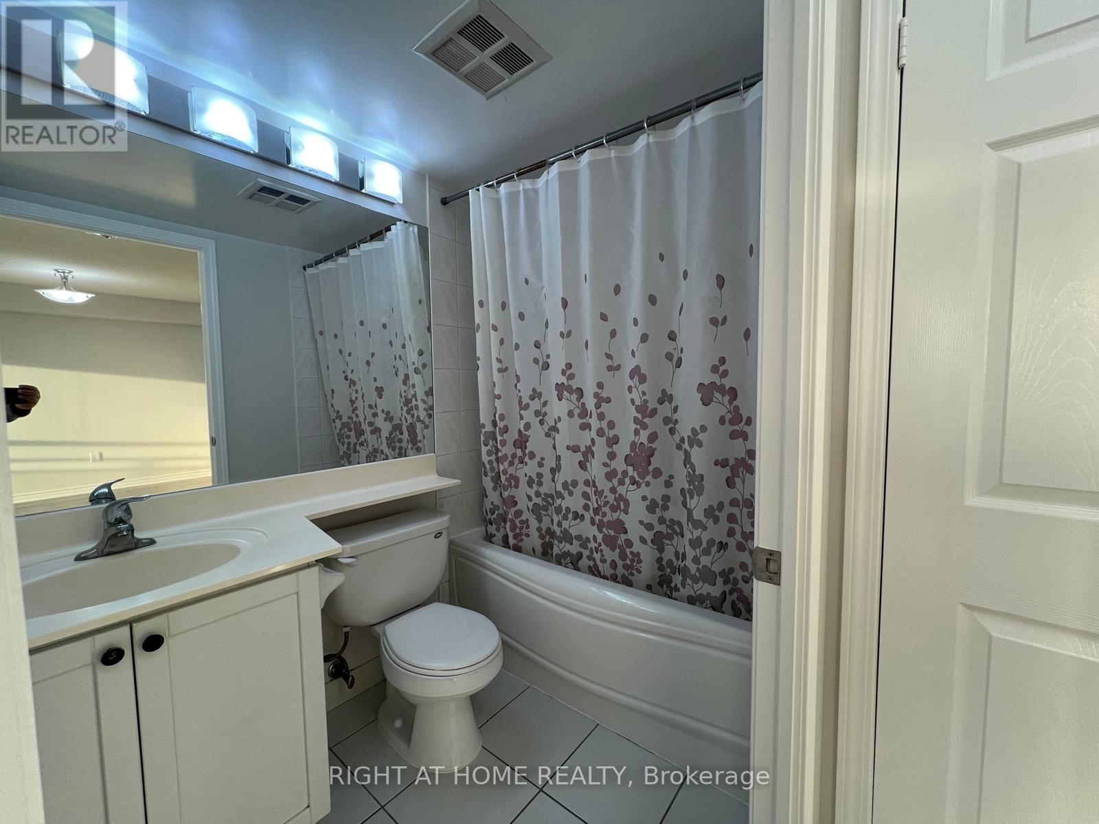 1808 - 55 Strathaven Drive, Mississauga, Ontario  L5R 4G9 - Photo 13 - W12557150