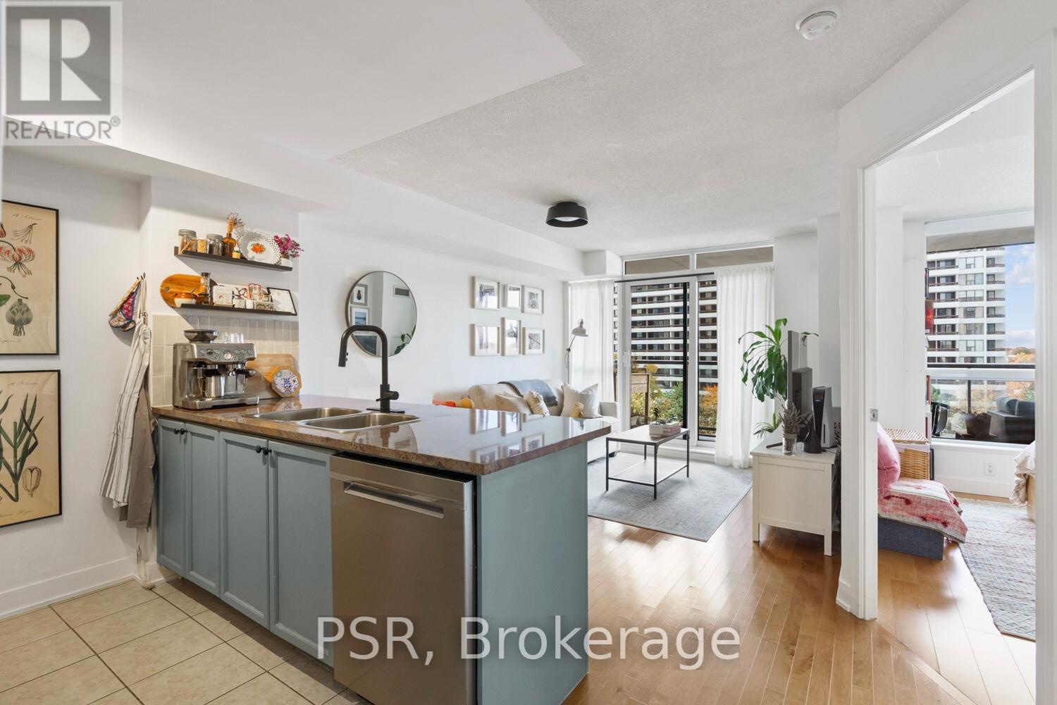 709 - 70 High Park Avenue, Toronto, Ontario  M6P 1A1 - Photo 6 - W12557160