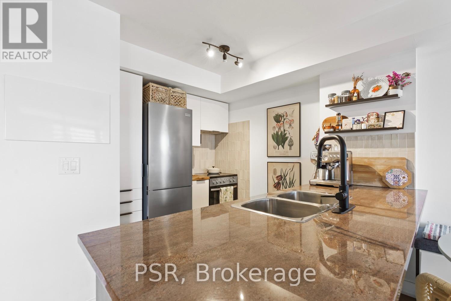 709 - 70 High Park Avenue, Toronto, Ontario  M6P 1A1 - Photo 8 - W12557160