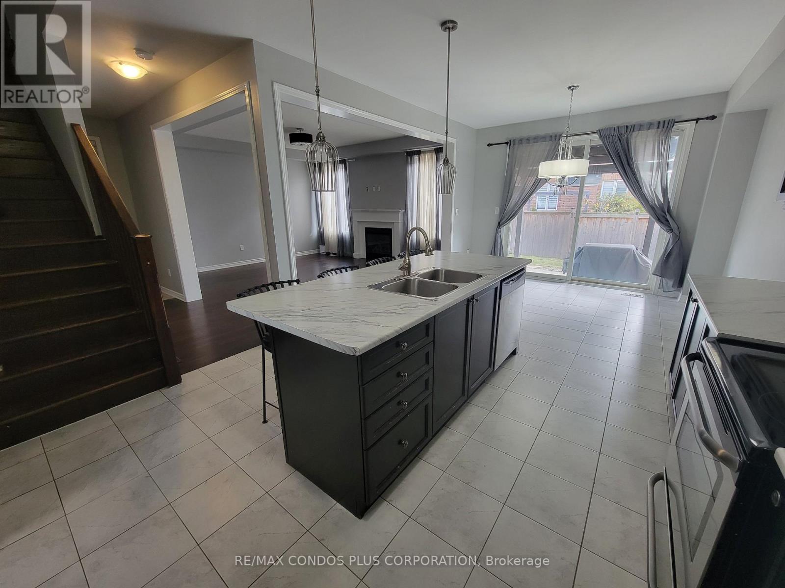 1542 Tough Gate, Milton, Ontario  L9T 6J1 - Photo 2 - W12557176