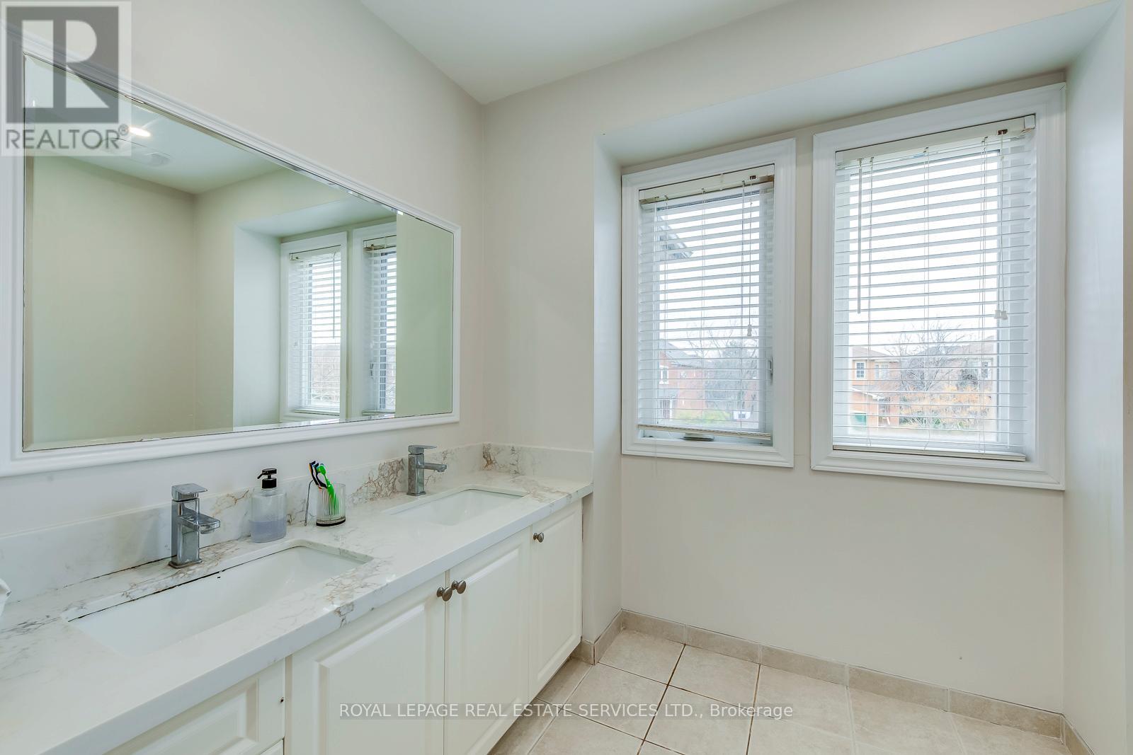 2264 Dale Ridge Drive, Oakville, Ontario  L6M 3L5 - Photo 17 - W12548154