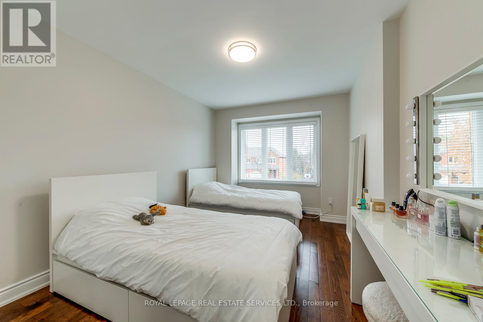 2264 Dale Ridge Drive, Oakville, Ontario  L6M 3L5 - Photo 16 - W12548154