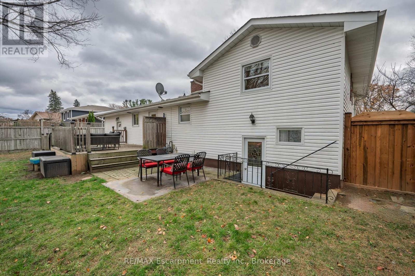 15 Harvest Lane, Brantford, Ontario  N3R 5R3 - Photo 37 - X12557208