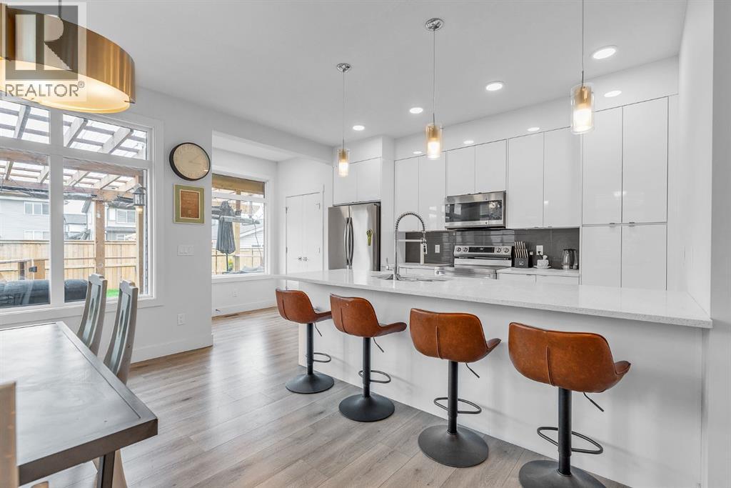 584 River Avenue, Cochrane, Alberta  T4C 3B8 - Photo 9 - A2247476