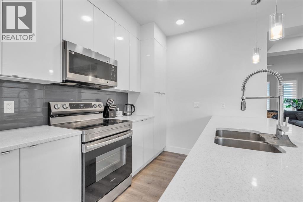 584 River Avenue, Cochrane, Alberta  T4C 3B8 - Photo 13 - A2247476