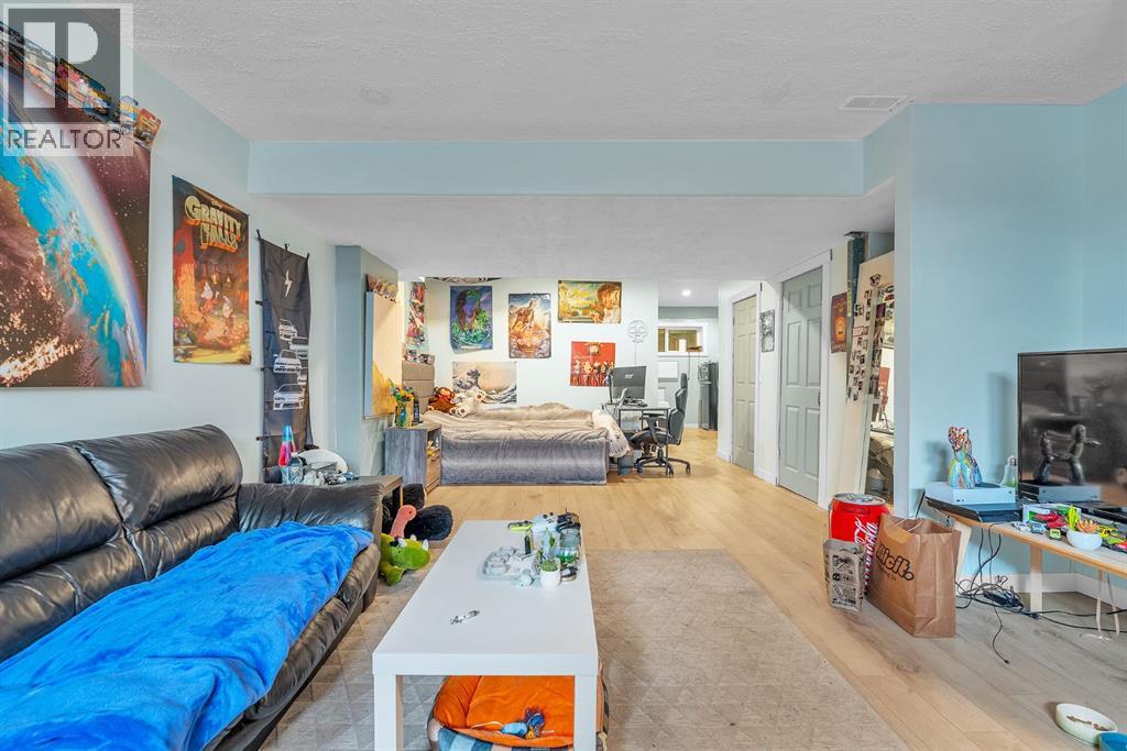 584 River Avenue, Cochrane, Alberta  T4C 3B8 - Photo 33 - A2247476