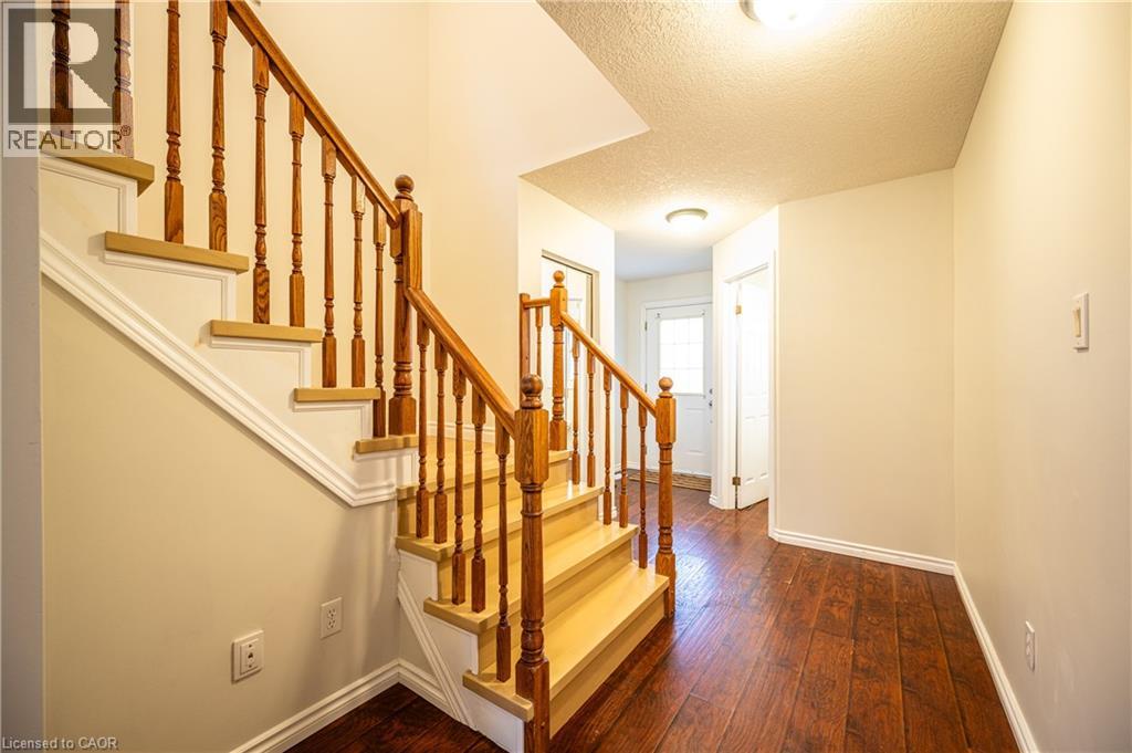 35 Indigo Street, Kitchener, Ontario  N2E 4E6 - Photo 2 - 40788584