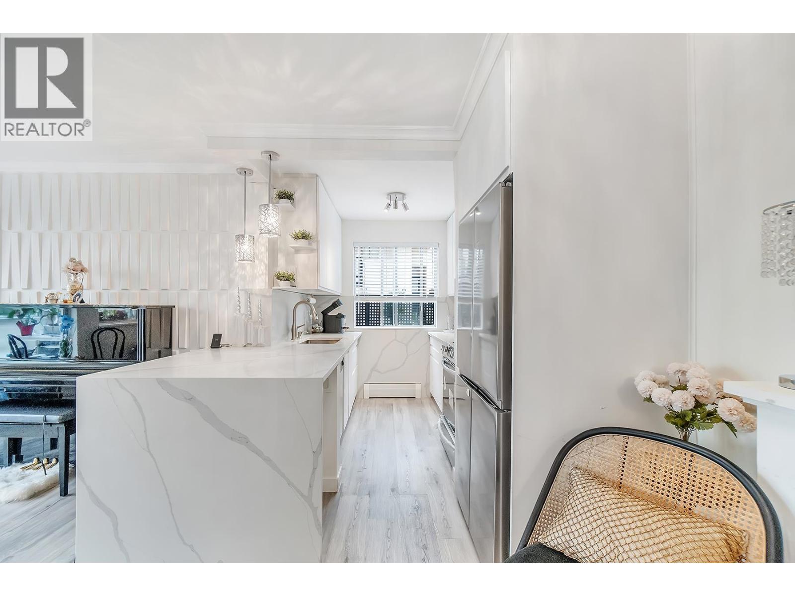 101 1750 Esquimalt Avenue, West Vancouver, British Columbia  V7V 1R8 - Photo 14 - R3068616