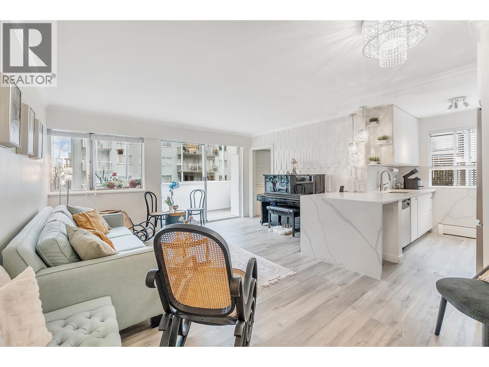 101 1750 Esquimalt Avenue, West Vancouver, British Columbia  V7V 1R8 - Photo 5 - R3068616