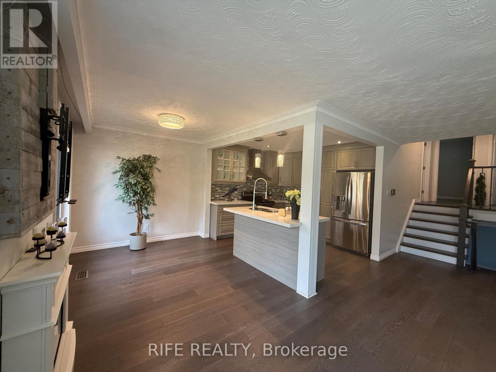 38 Aurora Heights Drive, Aurora, Ontario  L4G 2W7 - Photo 6 - N12553292