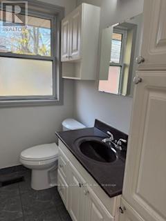 416 Lees Lane, Oakville, Ontario L6L 4S7 - Photo 19 - W12392863