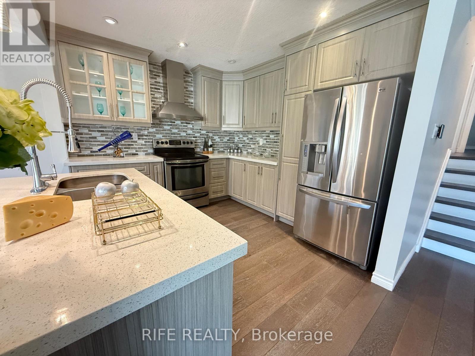 38 Aurora Heights Drive, Aurora, Ontario  L4G 2W7 - Photo 9 - N12553292