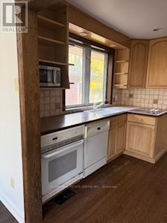 416 Lees Lane, Oakville, Ontario L6L 4S7 - Photo 12 - W12392863