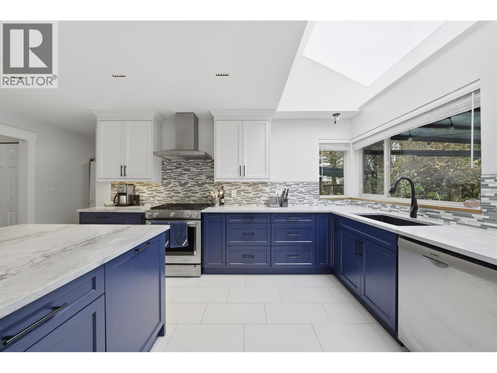 2509 Ashurst Avenue, Coquitlam, British Columbia  V3K 5T5 - Photo 2 - R3068619