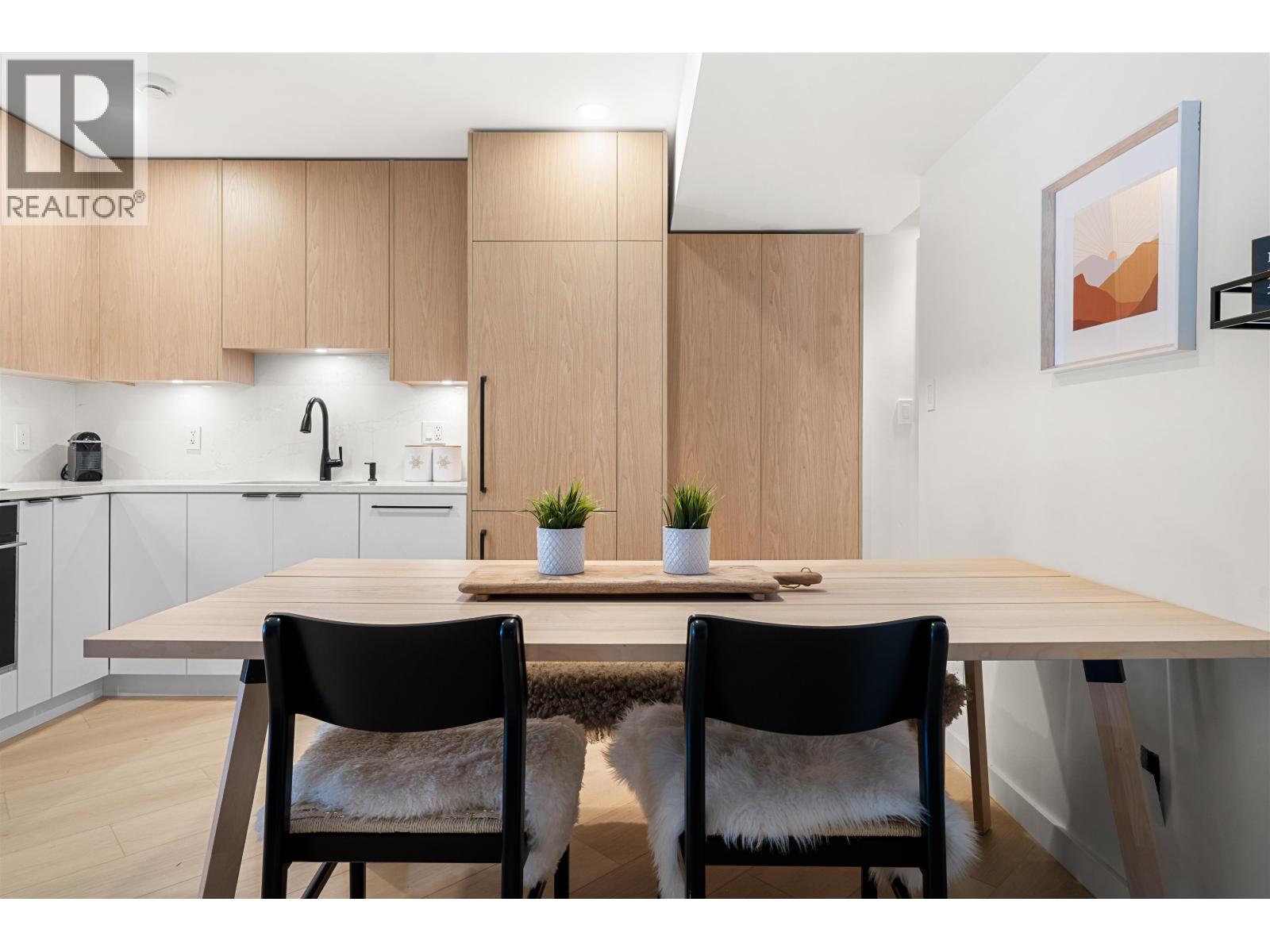 3260 ROBINSON ROAD, North Vancouver, British Columbia