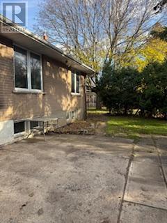 416 Lees Lane, Oakville, Ontario L6L 4S7 - Photo 42 - W12392863