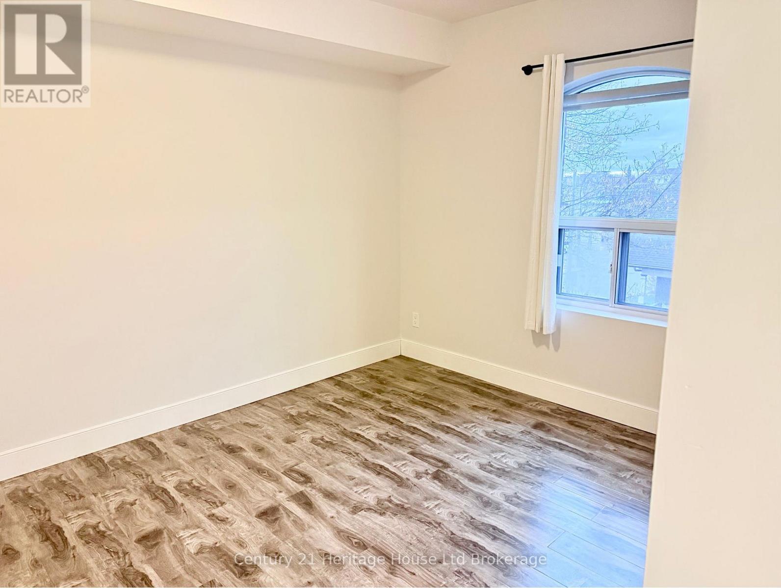 303 - 34 Brock Street, Woodstock, Ontario  N4S 3B5 - Photo 10 - X12557210