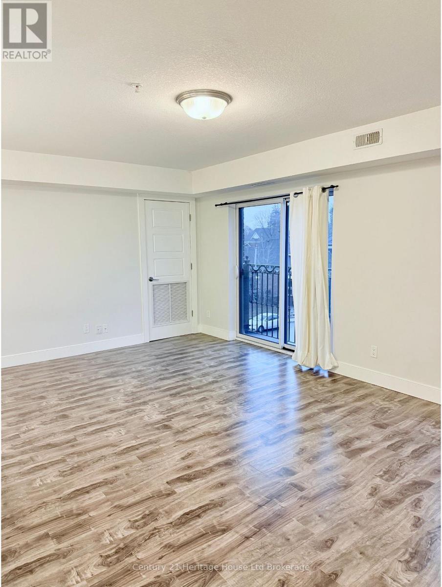 303 - 34 Brock Street, Woodstock, Ontario  N4S 3B5 - Photo 8 - X12557210