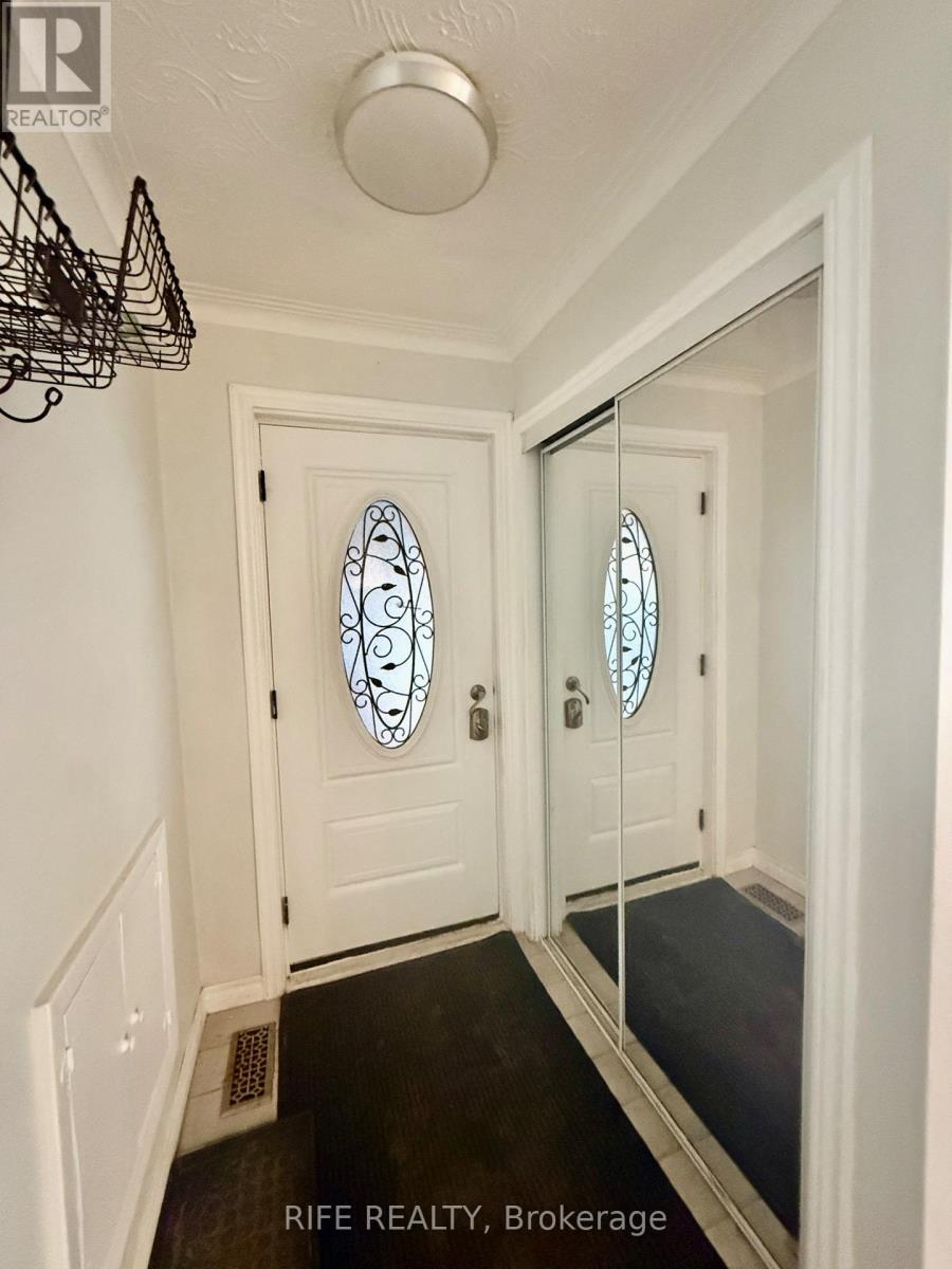 38 Aurora Heights Drive, Aurora, Ontario  L4G 2W7 - Photo 3 - N12553292