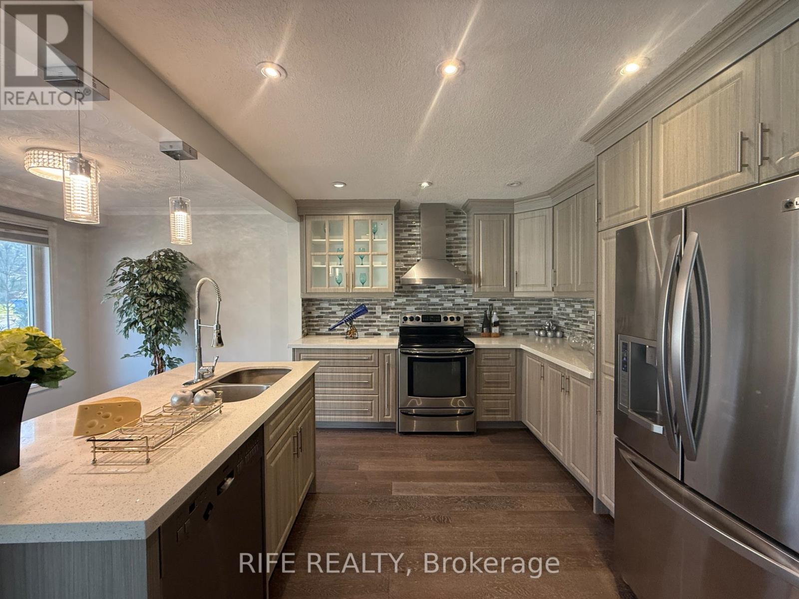 38 Aurora Heights Drive, Aurora, Ontario  L4G 2W7 - Photo 4 - N12553292